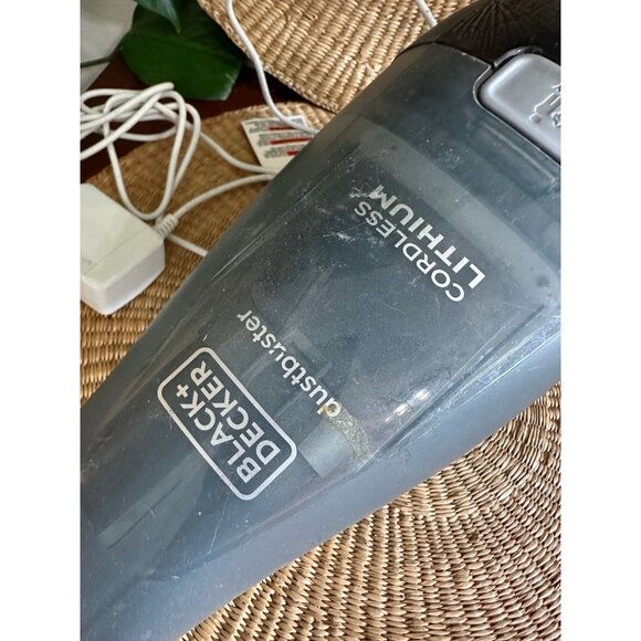 Black and decker, cordless lithium, duster, buster vacuum - Picture 3 of 9